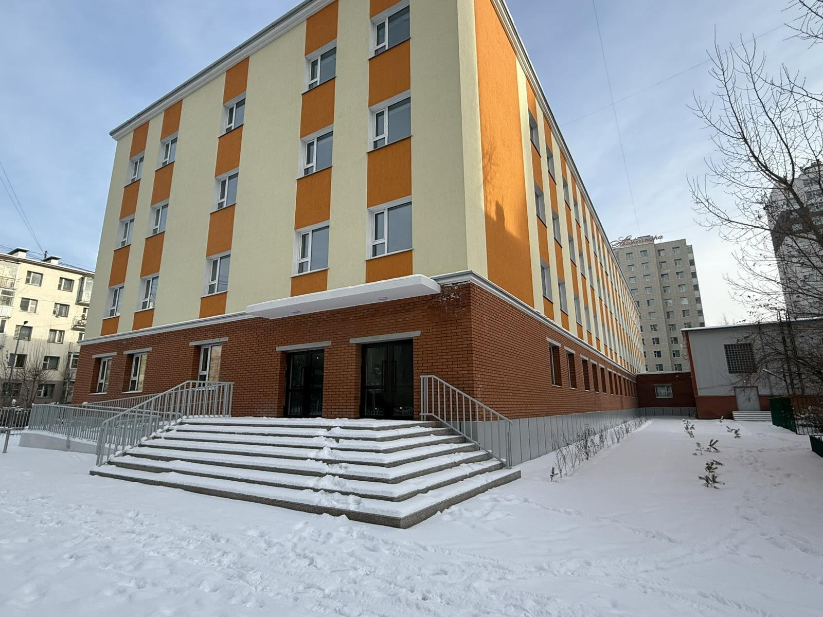 НИЙСЛЭЛИЙН 15 ДУГААР СУРГУУЛИЙН ӨРГӨТГӨЛИЙН БАРИЛГА АШИГЛАЛТАД ОРОХОД БЭЛЭН БОЛЛОО